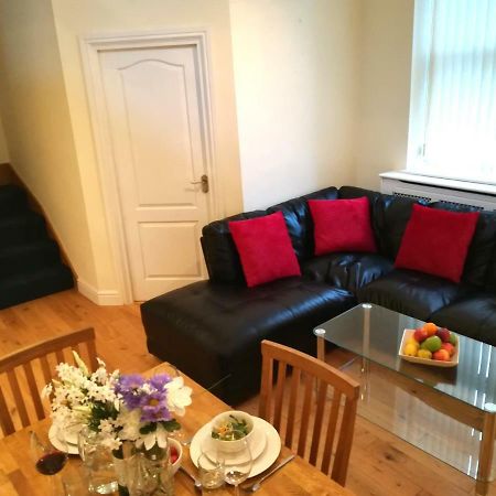 Modern, 2 Bedroom Apartment With Sofa Bed, Uplands, Суонзи Екстериор снимка